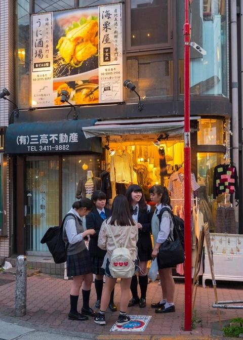 Người mẹ Nhật Bản ép con gái 9 tuổi cắt mí, làm mũi, nâng ngực-2