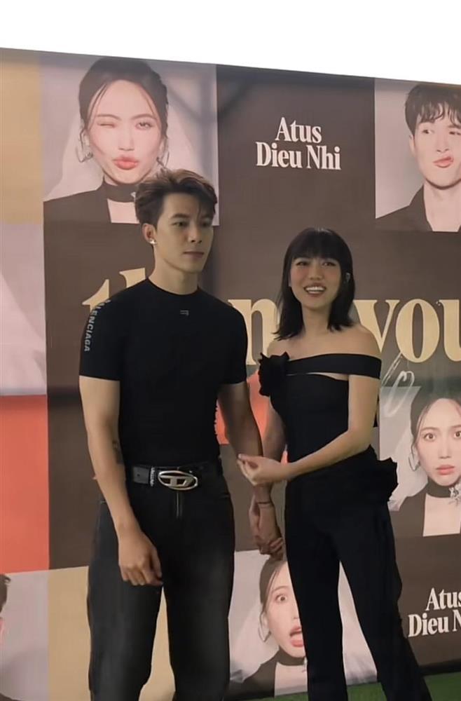 2 lần đụng hàng MONO, Anh Tú đều ăn đứt bản chính-4