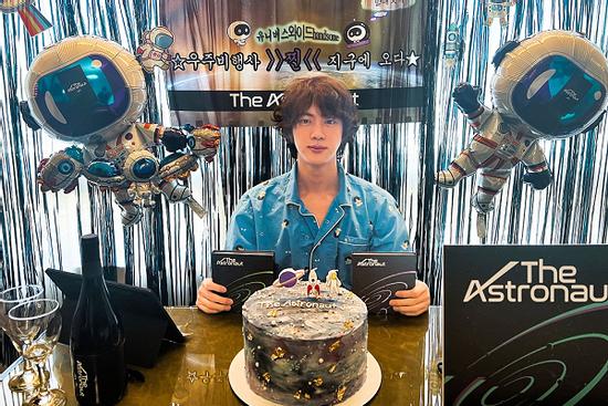 Jin (BTS) tiết lộ lý do hoãn nhập ngũ, bị chỉ trích coi nghĩa vụ quân sự như trò đùa