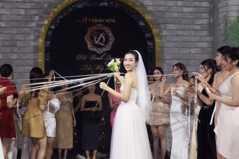Đỗ Mỹ Linh xả ảnh đám cưới, hot nhất khoảnh khắc thông gia-17