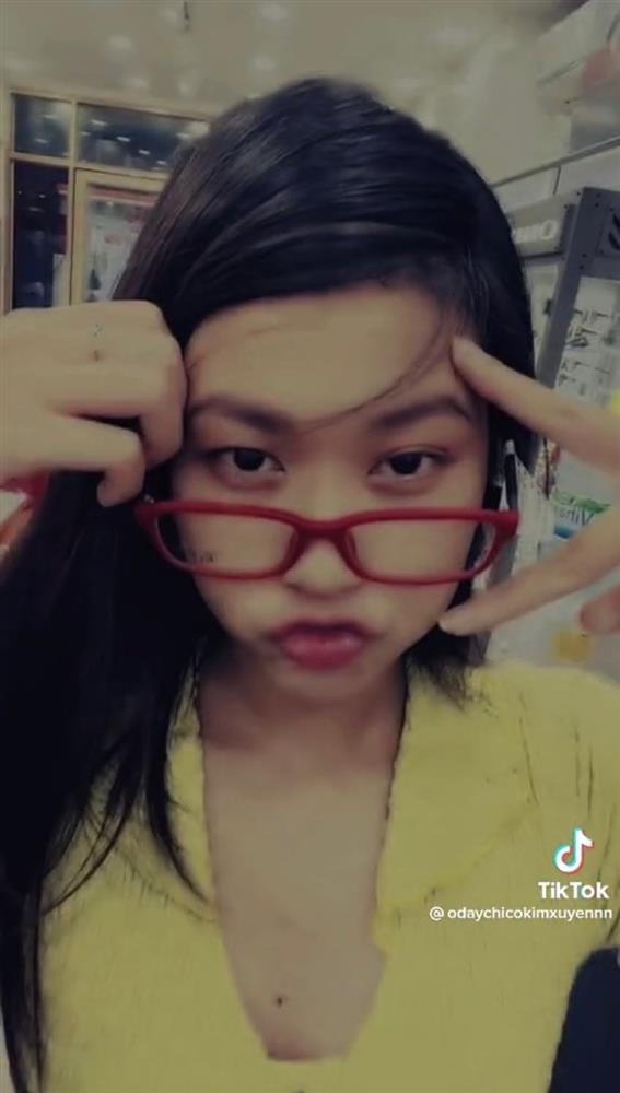 Thiên Ân bị khui loạt ảnh hiếm thời đi làm thêm tiệm bán kính-2