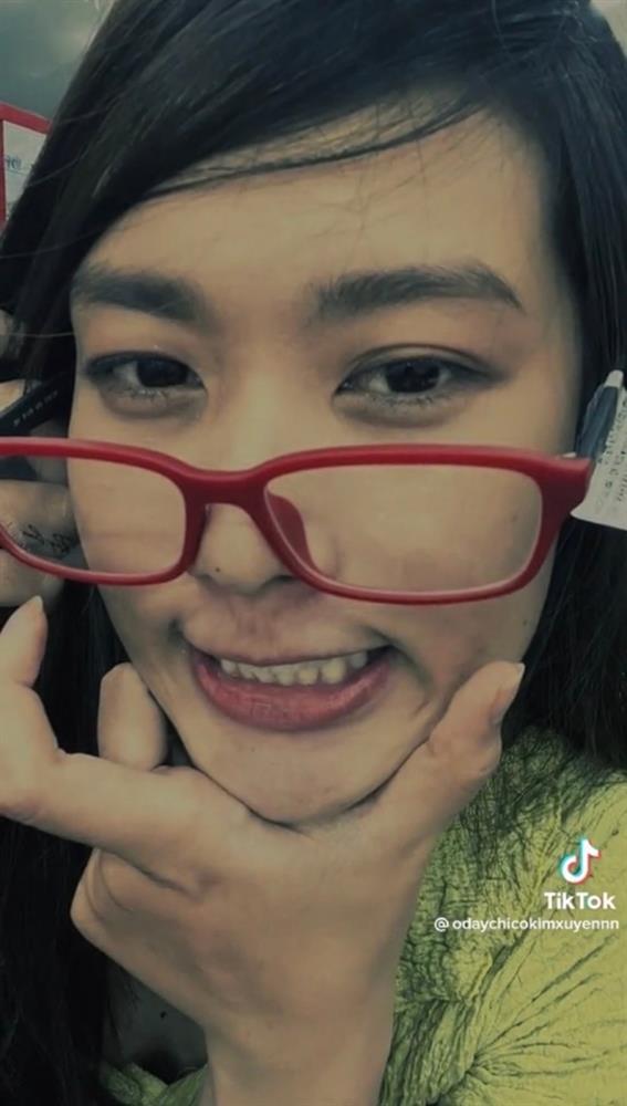 Thiên Ân bị khui loạt ảnh hiếm thời đi làm thêm tiệm bán kính-1