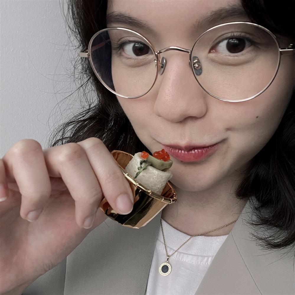 Sơn Tùng hiếm hoi cho Hải Tú lên sóng, nhan sắc ra sao?-5