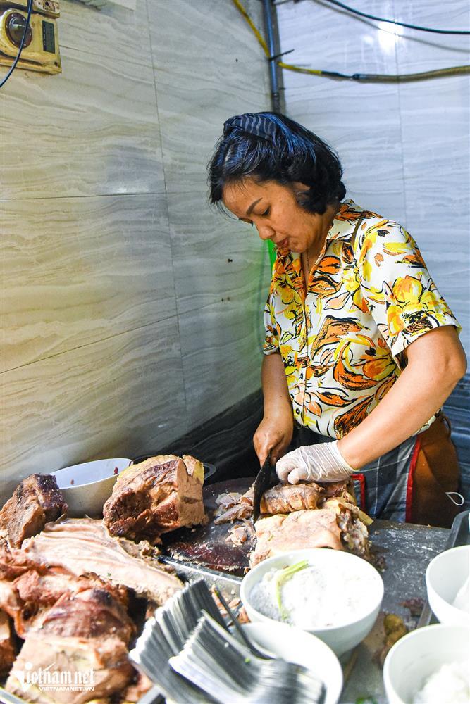 Quán phở ba đời ở phố cổ Hà Nội: Giá khó tin, khách chờ đến lượt-1