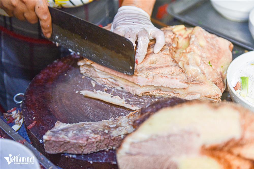 Quán phở ba đời ở phố cổ Hà Nội: Giá khó tin, khách chờ đến lượt-5