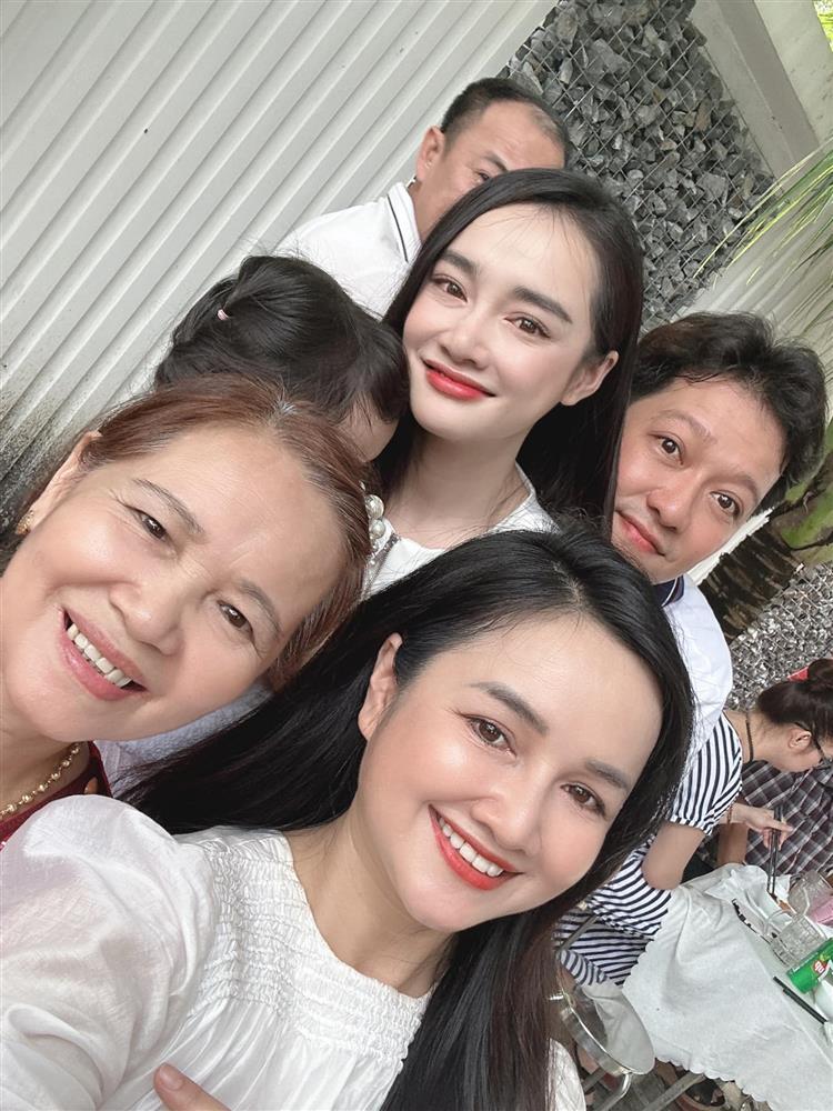 Tin showbiz Việt ngày 29/10: Lê Dương Bảo Lâm trêu mẹ đẻ hay ra dẻ-10