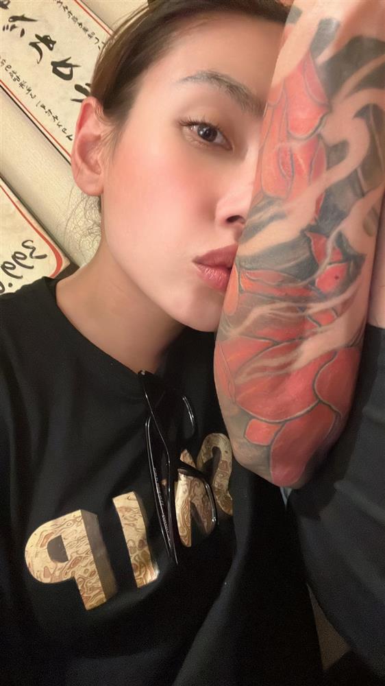 Tin showbiz Việt ngày 29/10: Lê Dương Bảo Lâm trêu mẹ đẻ hay ra dẻ-11