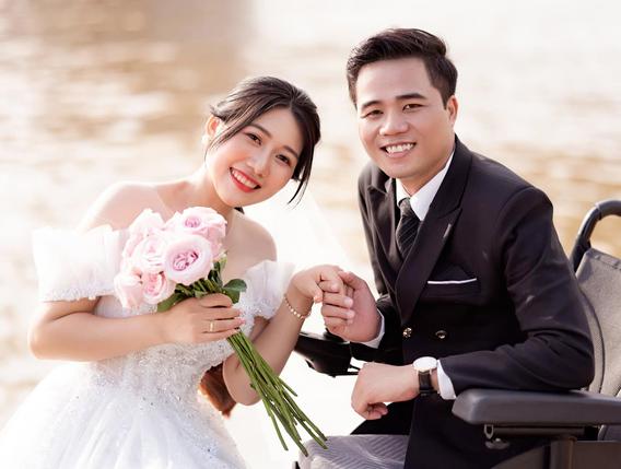 Nổi đình đám cuộc tình chênh lệch, chàng trai không chân giờ ra sao?-5