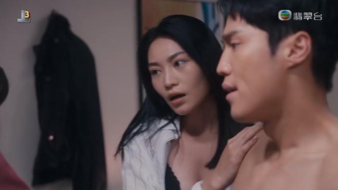 Tiểu tam mưu mô mặc nội y diễn táo bạo khiến phim nghẽn sóng-2