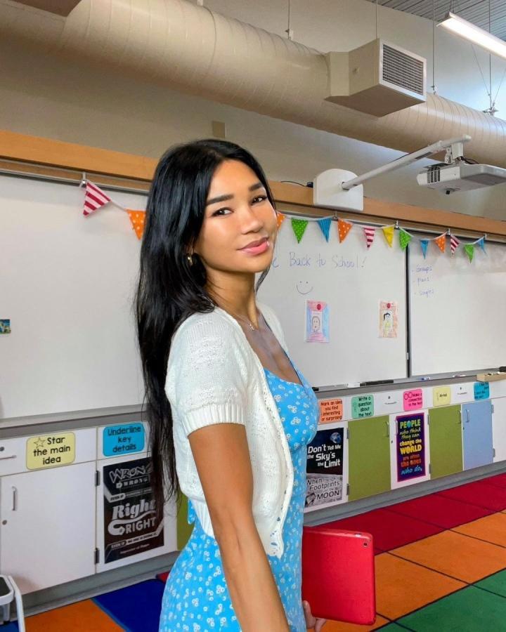 Bà mẹ 45 tuổi đăng ảnh chụp cùng con gái gây bối rối vì ngỡ chị em-1