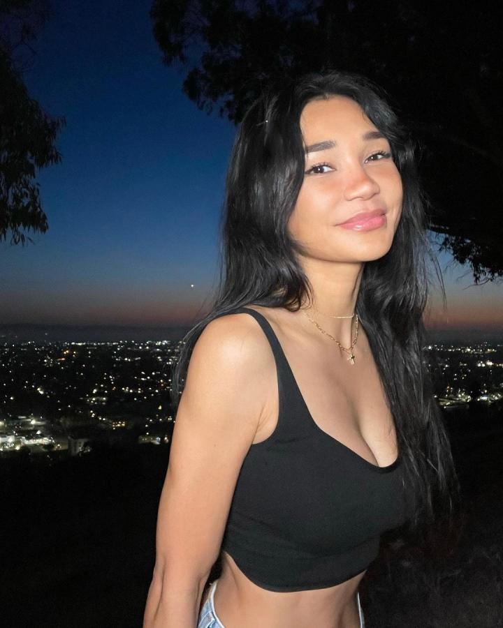 Bà mẹ 45 tuổi đăng ảnh chụp cùng con gái gây bối rối vì ngỡ chị em-4