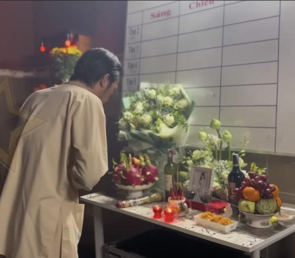 Hoài Linh lần đầu thắp hương cho Phi Nhung-6