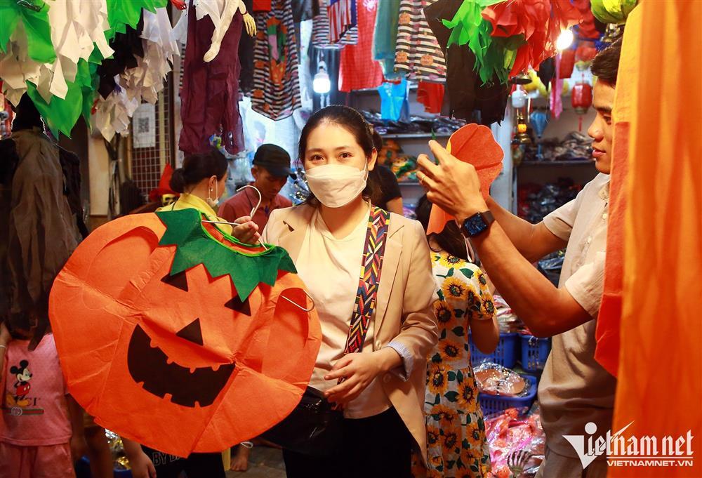 Tới phố Hàng Mã trước đêm Halloween như bước vào địa ngục-3