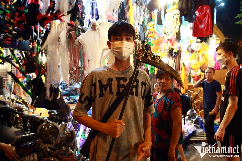 Tới phố Hàng Mã trước đêm Halloween như bước vào địa ngục-4