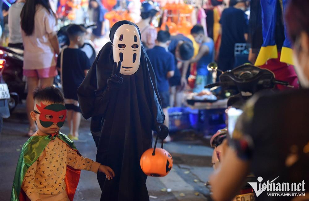 Tới phố Hàng Mã trước đêm Halloween như bước vào địa ngục-6