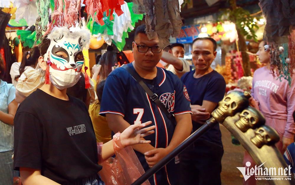 Tới phố Hàng Mã trước đêm Halloween như bước vào địa ngục-2