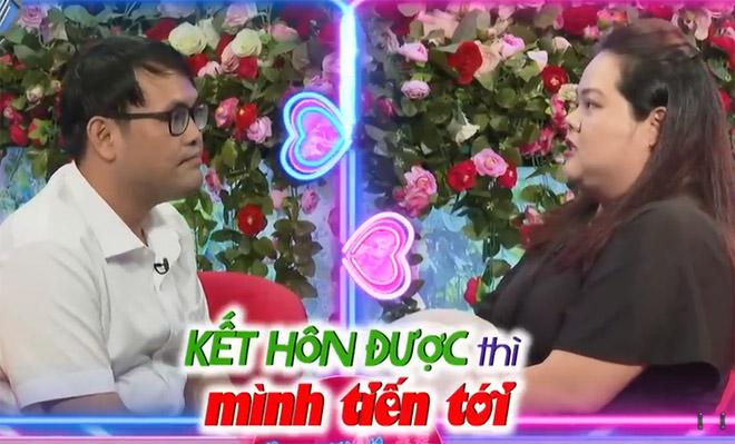 35 năm chưa yêu ai, chàng dược sĩ được ông bà mối chỉ cách ôm-5