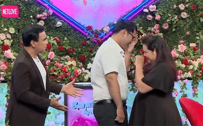 35 năm chưa yêu ai, chàng dược sĩ được ông bà mối chỉ cách ôm-7