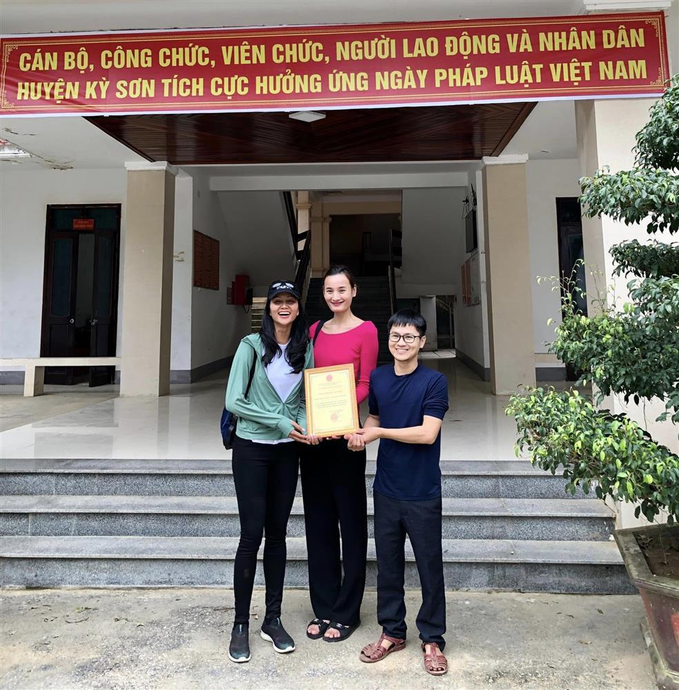 Tin showbiz Việt ngày 30/10: Đàn em đăng ảnh mặt mộc Hoài Linh-6