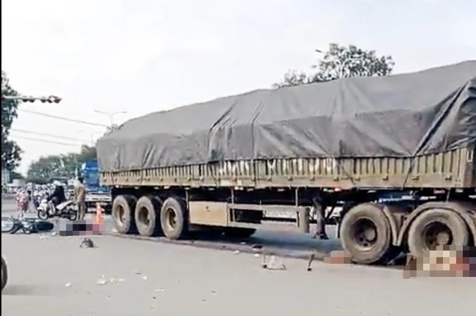 4 người trong một gia đình tử vong sau va chạm với xe đầu kéo-1