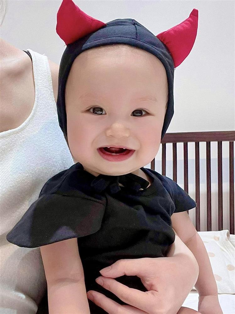 Đoàn Di Băng lên đồ táo bạo trong tiệc sinh nhật con gái thứ 2-7