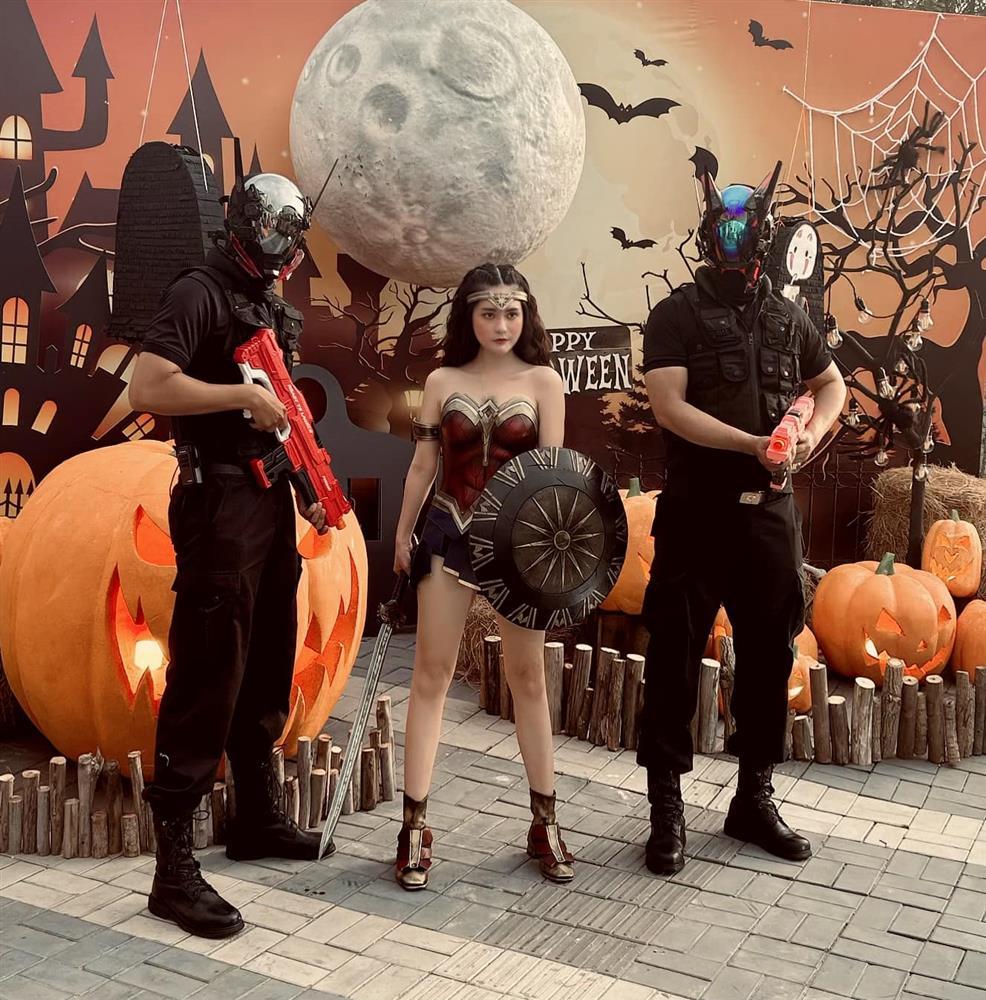 Đoàn Di Băng lên đồ táo bạo trong tiệc sinh nhật con gái thứ 2-3