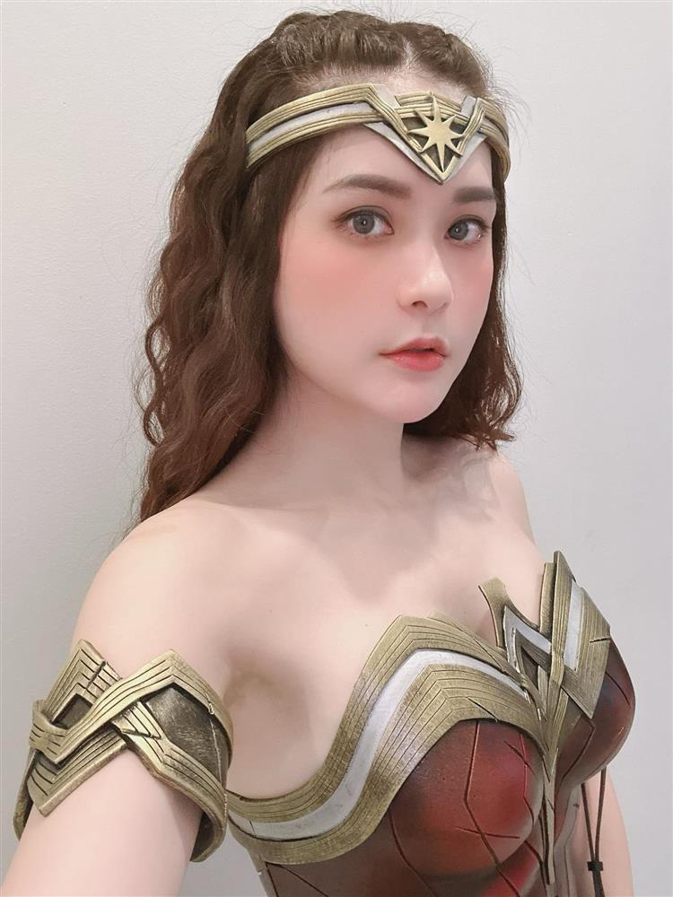 Đoàn Di Băng lên đồ táo bạo trong tiệc sinh nhật con gái thứ 2-4