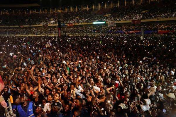 Clip: Nhân viên nhà xe đánh khách gãy tay vì dám chê vé đắt-4