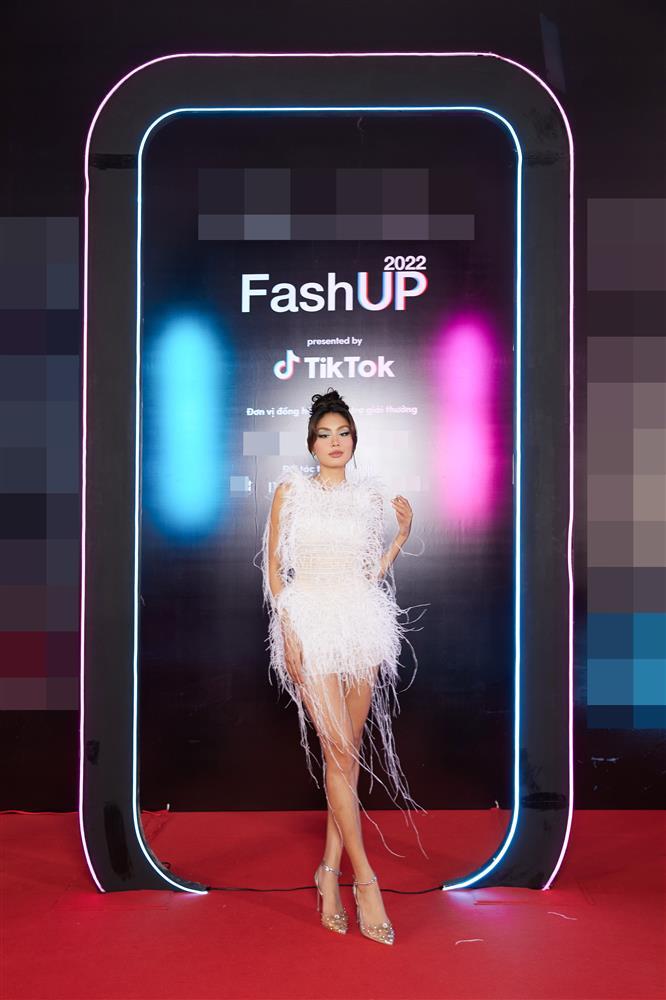 Thảo Nhi Lê đẹp chấp CAM thường, Mèo Thoại mặc chẳng giống ai-7