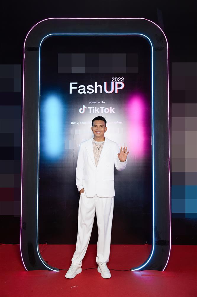 Thảo Nhi Lê đẹp chấp CAM thường, Mèo Thoại mặc chẳng giống ai-13