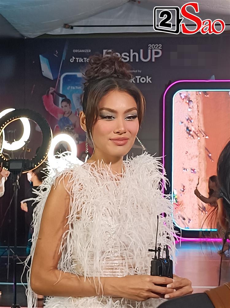 Thảo Nhi Lê đẹp chấp CAM thường, Mèo Thoại mặc chẳng giống ai-6