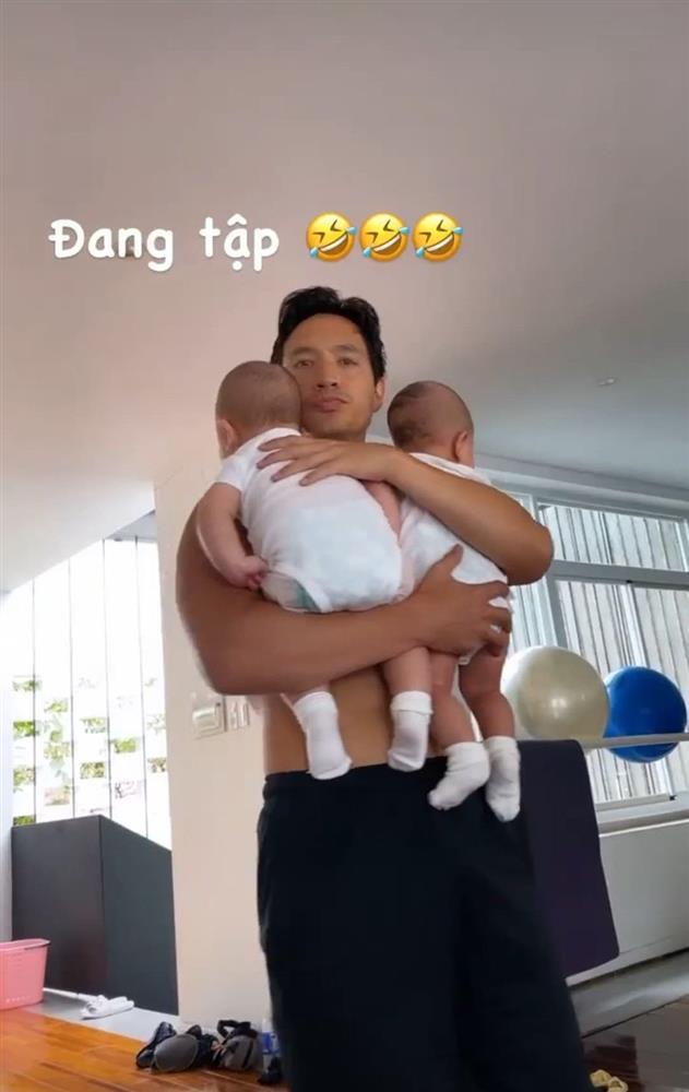 Kim Lý được Leon và Lisa nhiệt tình làm đẹp khi Hà Hồ đi vắng-4