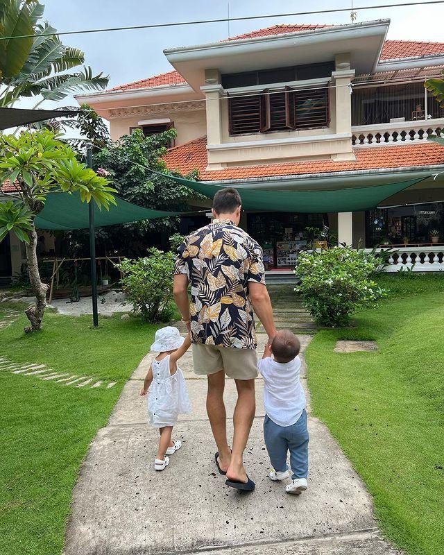 Kim Lý được Leon và Lisa nhiệt tình làm đẹp khi Hà Hồ đi vắng-7