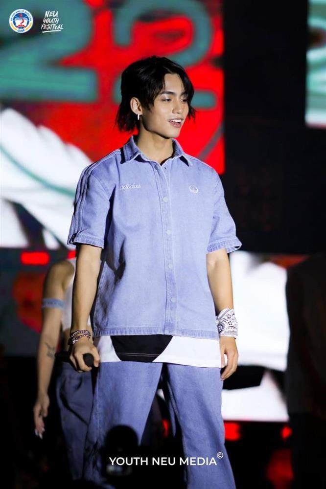 BTC lên tiếng về thông tin 1 sinh viên tụt huyết áp khi xếp hàng xem MONO-1