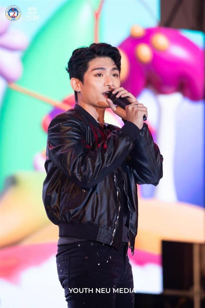 BTC lên tiếng về thông tin 1 sinh viên tụt huyết áp khi xếp hàng xem MONO-2