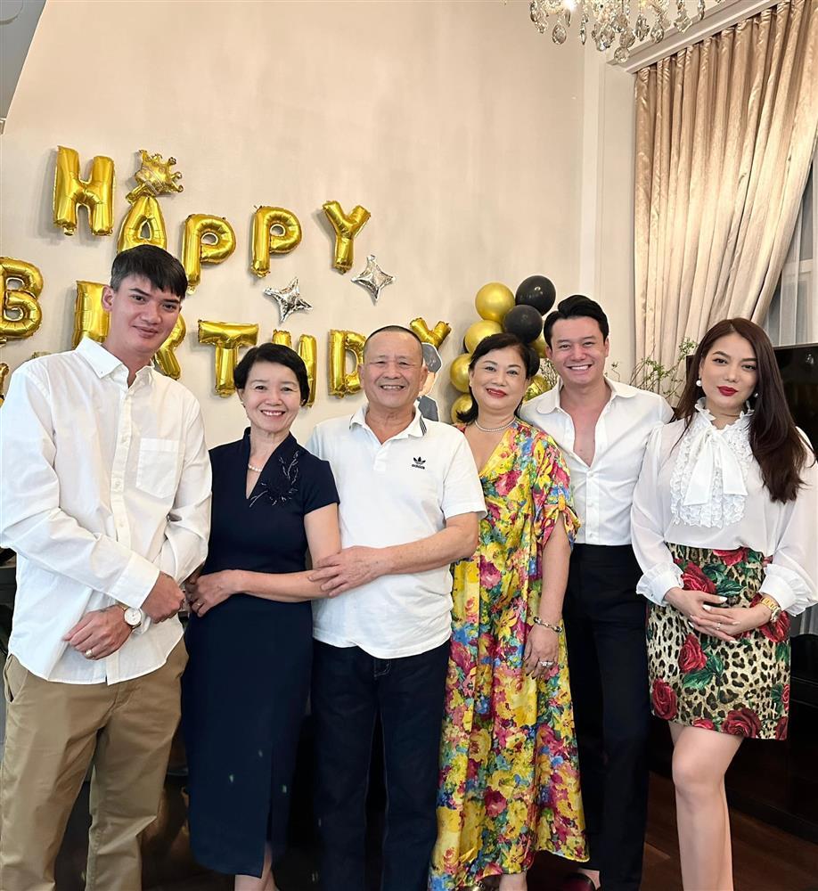 Trương Ngọc Ánh hiếm hoi xuất hiện bên mẹ chồng tương lai