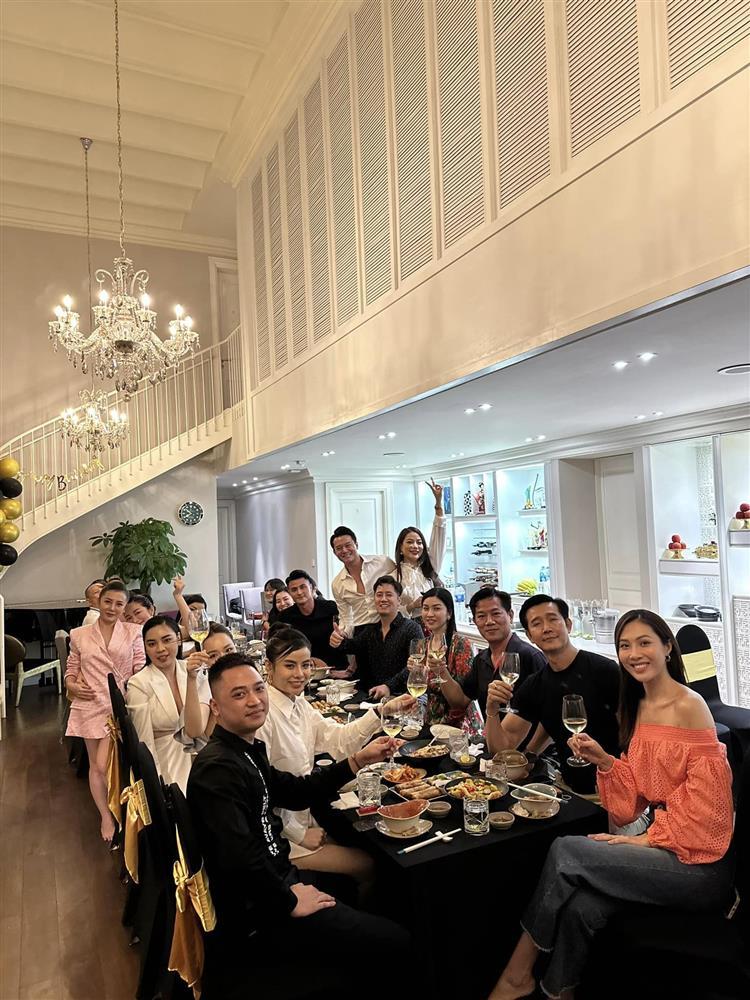 Trương Ngọc Ánh hiếm hoi xuất hiện bên mẹ chồng tương lai