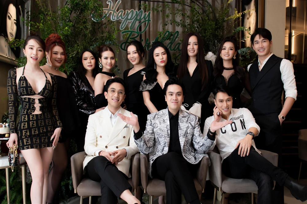 Mai Phương Thúy đi giày bệt vẫn chặt đẹp Quỳnh Nga, Lã Thanh Huyền-1