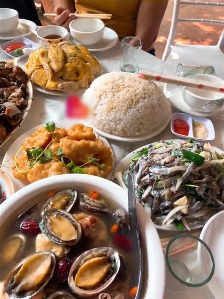 Choáng ngợp mâm cỗ quê, sương sương 14 món toàn sơn hào hải vị-3