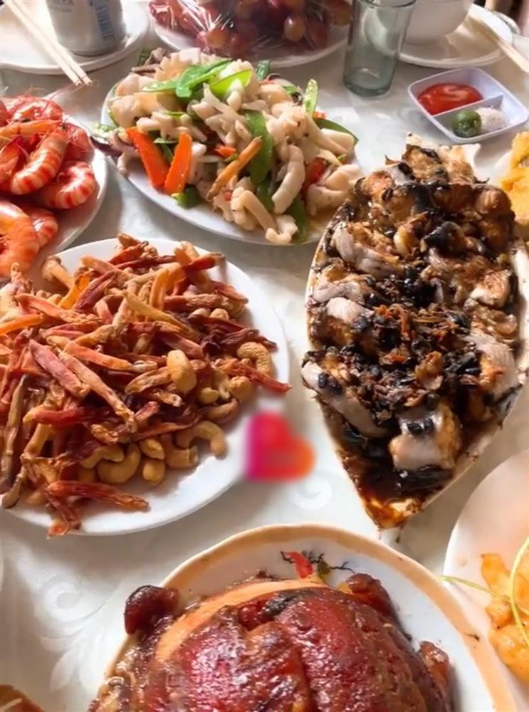 Choáng ngợp mâm cỗ quê, sương sương 14 món toàn sơn hào hải vị-4