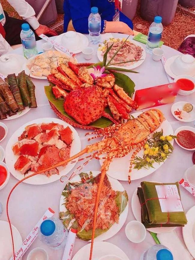 Choáng ngợp mâm cỗ quê, sương sương 14 món toàn sơn hào hải vị-7