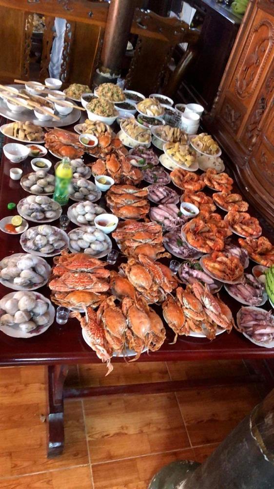 Choáng ngợp mâm cỗ quê, sương sương 14 món toàn sơn hào hải vị-8