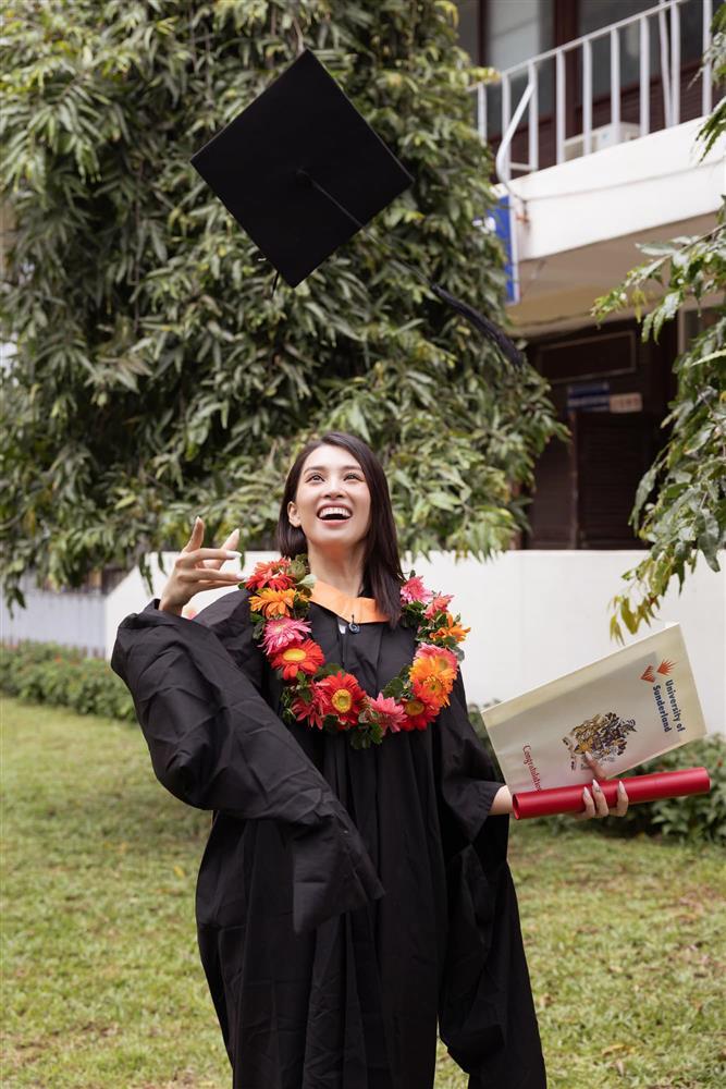 Hoa hậu ngày tốt nghiệp Đại học: Tiểu Vy có phải đẹp đỉnh?-6