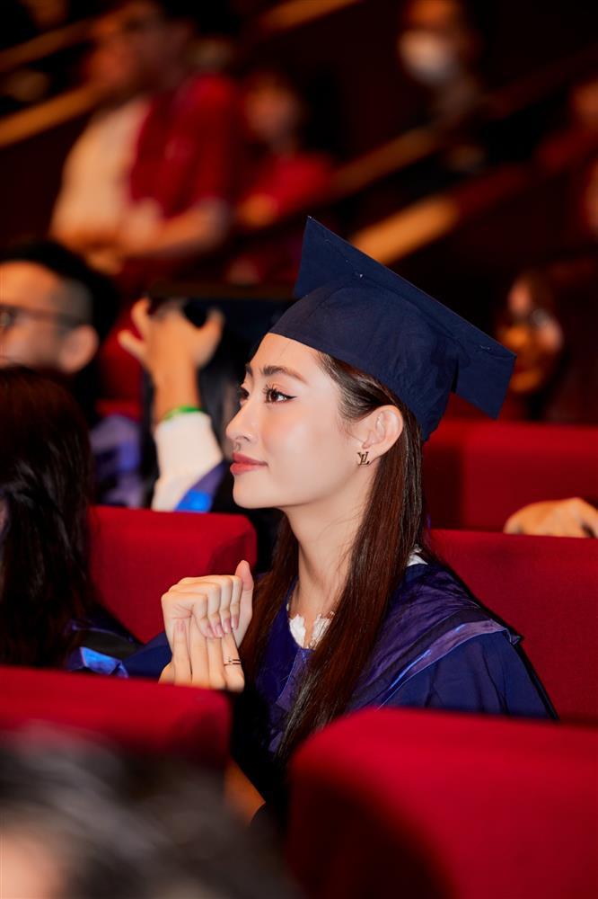 Hoa hậu ngày tốt nghiệp Đại học: Tiểu Vy có phải đẹp đỉnh?-10