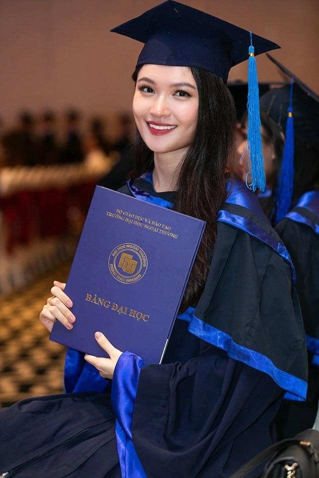 Hoa hậu ngày tốt nghiệp Đại học: Tiểu Vy có phải đẹp đỉnh?-24
