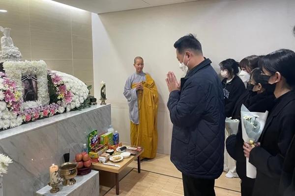 Thảm kịch giẫm đạp Itaewon bắt nguồn từ gã đeo tai thỏ-4