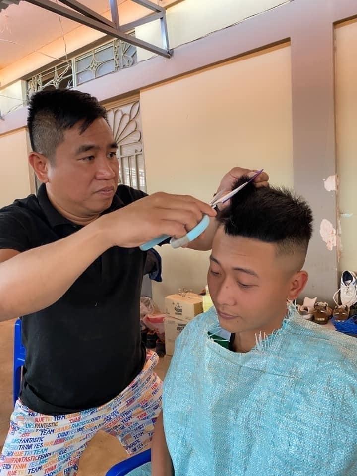 Quang Linh Vlog cắt tóc, dân mạng hết hồn nhìn thành quả-3