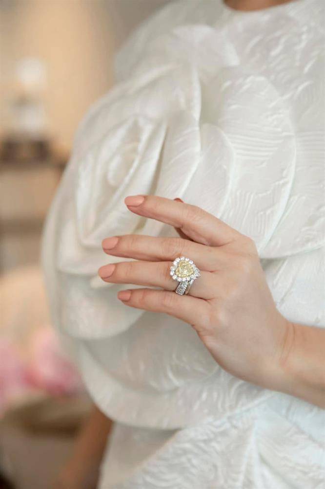 Vợ 3 Chi Bảo đụng Lệ Quyên nhẫn kim cương giá cả căn nhà-13