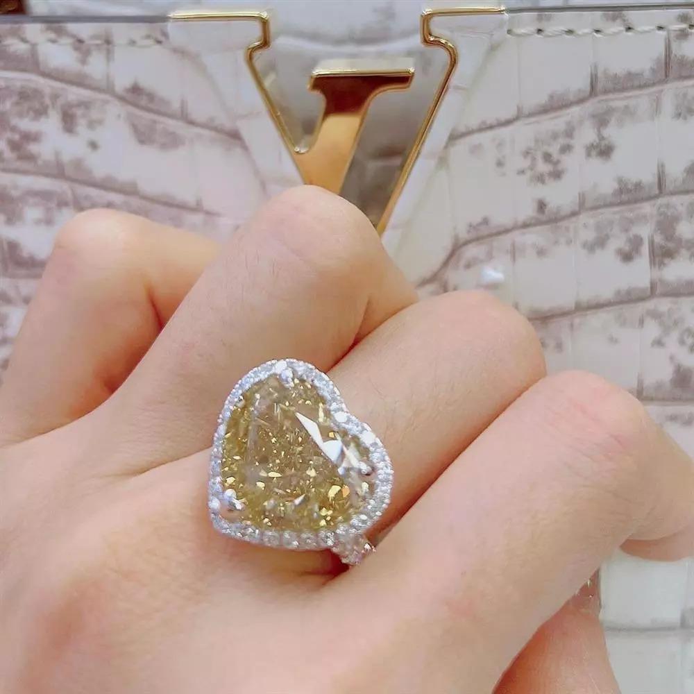 Vợ 3 Chi Bảo đụng Lệ Quyên nhẫn kim cương giá cả căn nhà-5