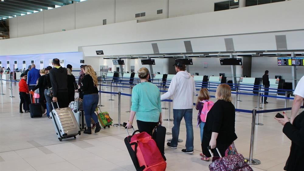 Du khách bị phạt hơn 66 triệu và hủy visa vì giấu 6kg thịt trong vali-1